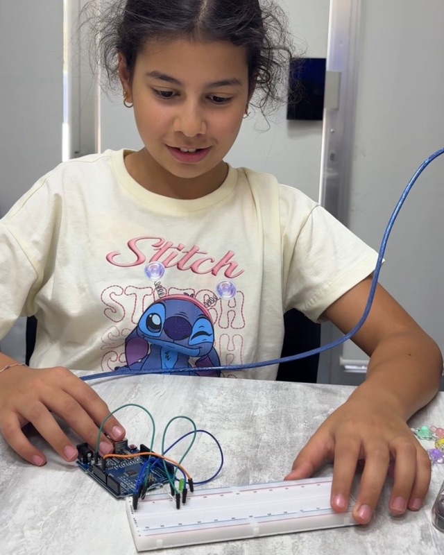 RoboStars student wiring an Arduino circuit